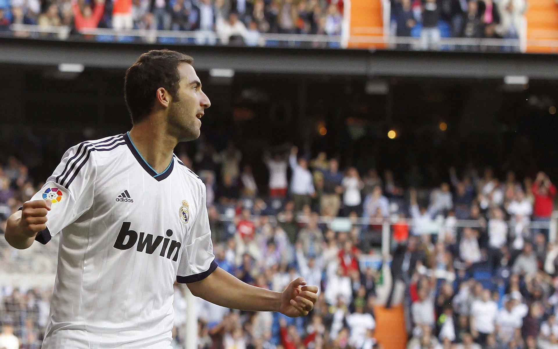 斯洛特回应埃利奥特回归传闻，所有权属维拉，讨论应尊重现实